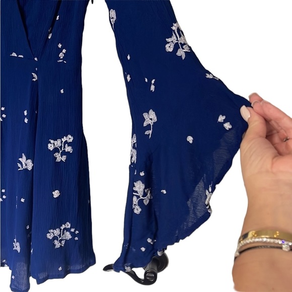 Free People dress   Size 0. Navy and white.  Absolutely beautiful - Picture 4 of 12